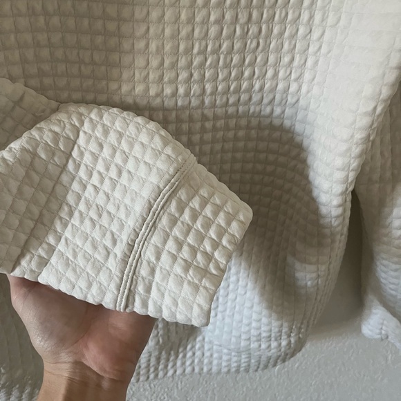 NOBULL Women’s Quilted Crew Pullover - Picture 7 of 8